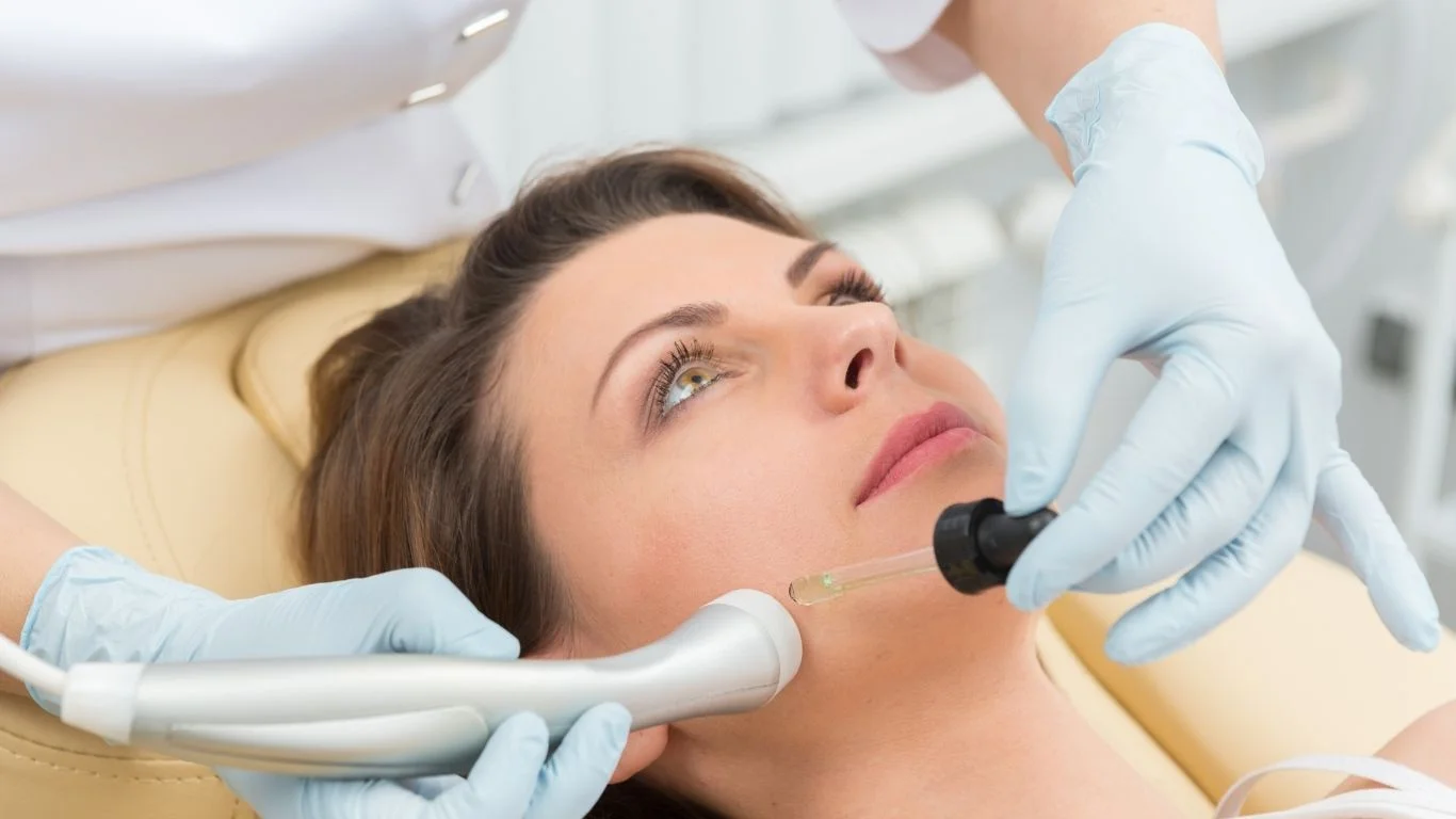 Cellulogia explaining how cellulite causes dimpled skin texture