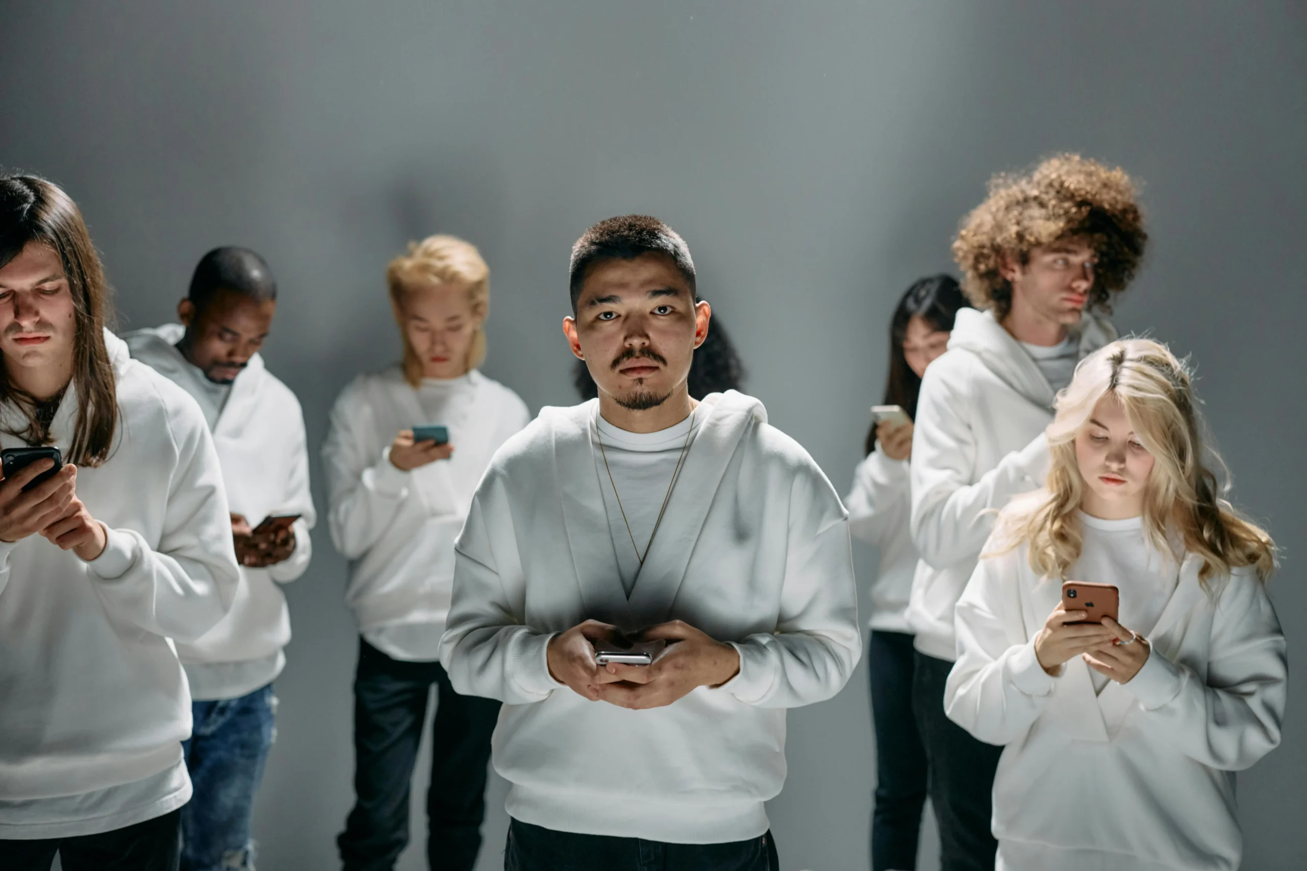 Tech Giants Envision Future Beyond Smartphones